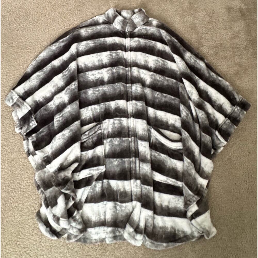 Cozelle Plush Zip Poncho Jacket OS Gray Striped Fleece Oversized Cozy Wrap